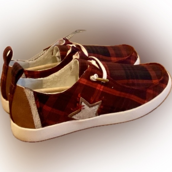Yellow Box ODANA Red Plaid Slip On Sneakers W/ Side Frayed Star, Size 8, BNIB - Picture 12 of 15